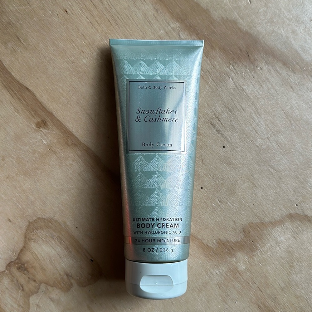 Bath & Body Works Snowflakes & Cashmere Body Cream NEW